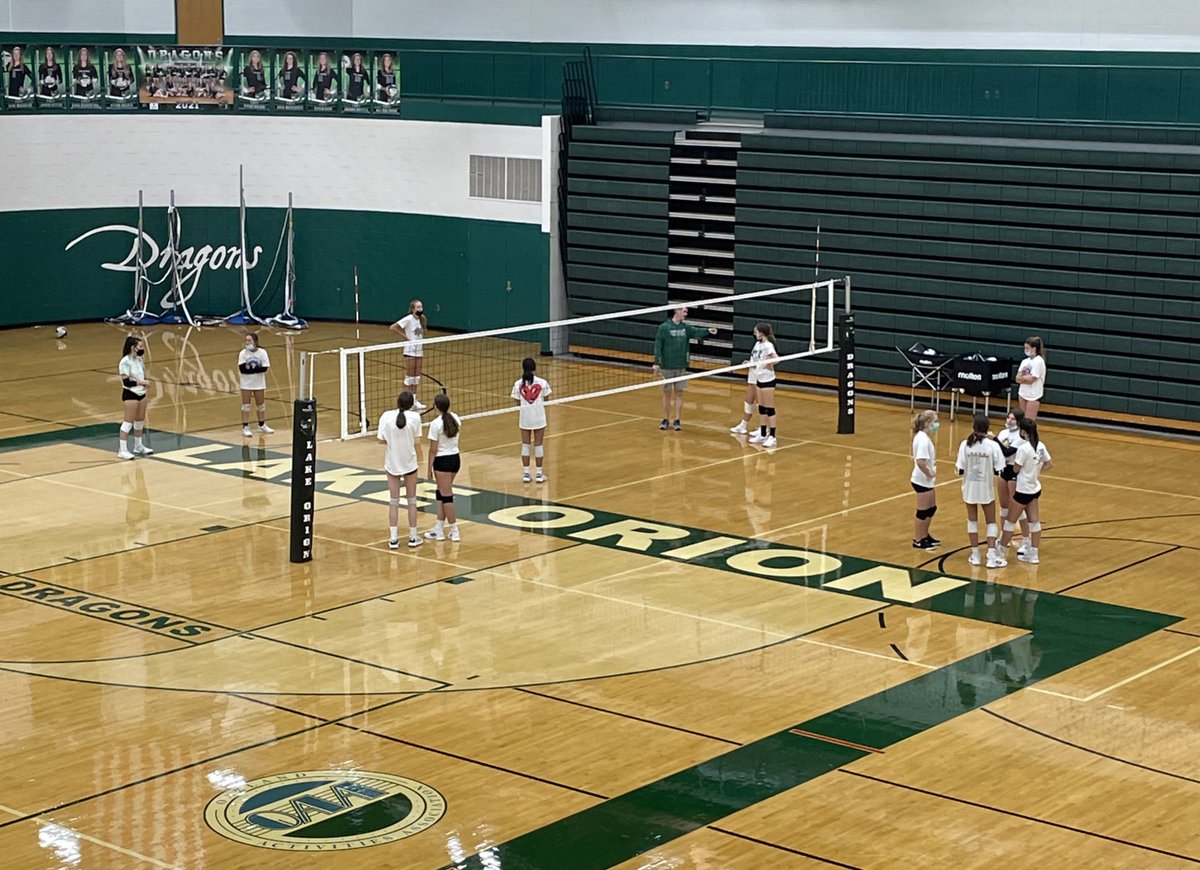 Mr_Burden_TA's tweet image. Day 5: Today I checked out some of our Lady Dragons preparing to compete. @LogirlsD , @LOHSVolleyball  and @lakeorioncheer were working hard to get better today. #AdminChallenge #180DaysOfLearning #AlwaysLakeOrion #NoEasyButton