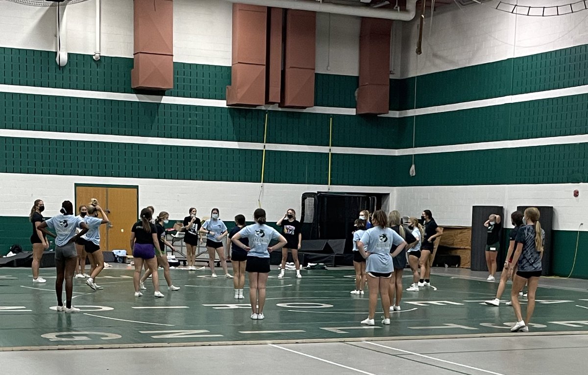 Mr_Burden_TA's tweet image. Day 5: Today I checked out some of our Lady Dragons preparing to compete. @LogirlsD , @LOHSVolleyball  and @lakeorioncheer were working hard to get better today. #AdminChallenge #180DaysOfLearning #AlwaysLakeOrion #NoEasyButton