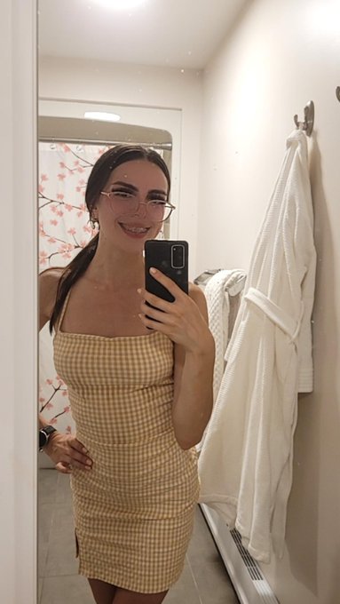 Can someone please tell me how one stops wearing cute sun dresses 😫😭 https://t.co/EEGxrEMTsX<a href="/tag/mvsales"class="tags"><span>#mvsales</span></a>