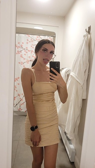 Can someone please tell me how one stops wearing cute sun dresses 😫😭 https://t.co/EEGxrEMTsX<a href="/tag/mvsales"class="tags"><span>#mvsales</span></a>