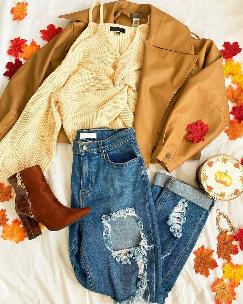 daretobechic's tweet photo. It’s sweater season babes and we’re so excited! 😌🍂🍃
Get Pre-Fall ready with these amazing deals! 🎃👻 Our 50-60% OFF SITEWIDE SALE ends tomorrow! 

Swipe to pick your fave fit 👉🏽

All Fall Boots are now on sale for $20 or less! Run to the site 🏃‍♀️🏃‍♀️💨

Retail therapy now and… https://t.co/gAjkO2hTr1