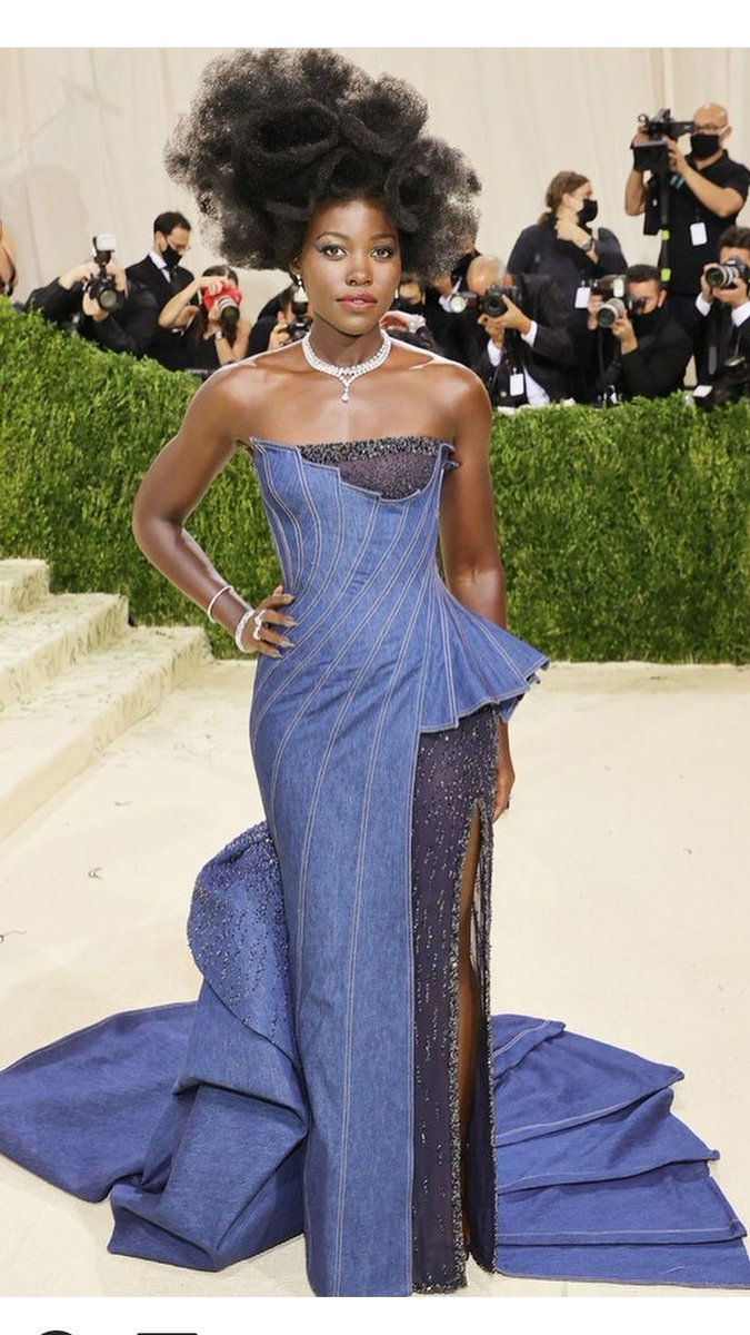 lucia87407895's tweet photo. SHE understood. #MetGala
I live for Lupita Nyong'o. https://t.co/18hDJJmGkj