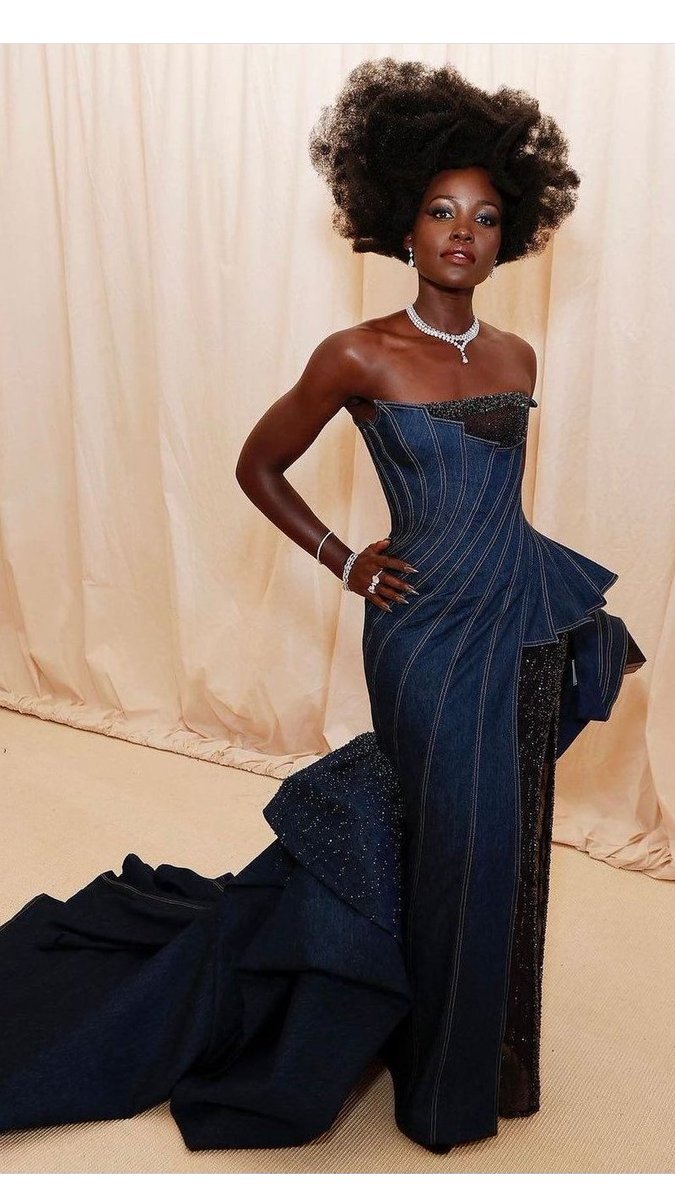 lucia87407895's tweet photo. SHE understood. #MetGala
I live for Lupita Nyong'o. https://t.co/18hDJJmGkj