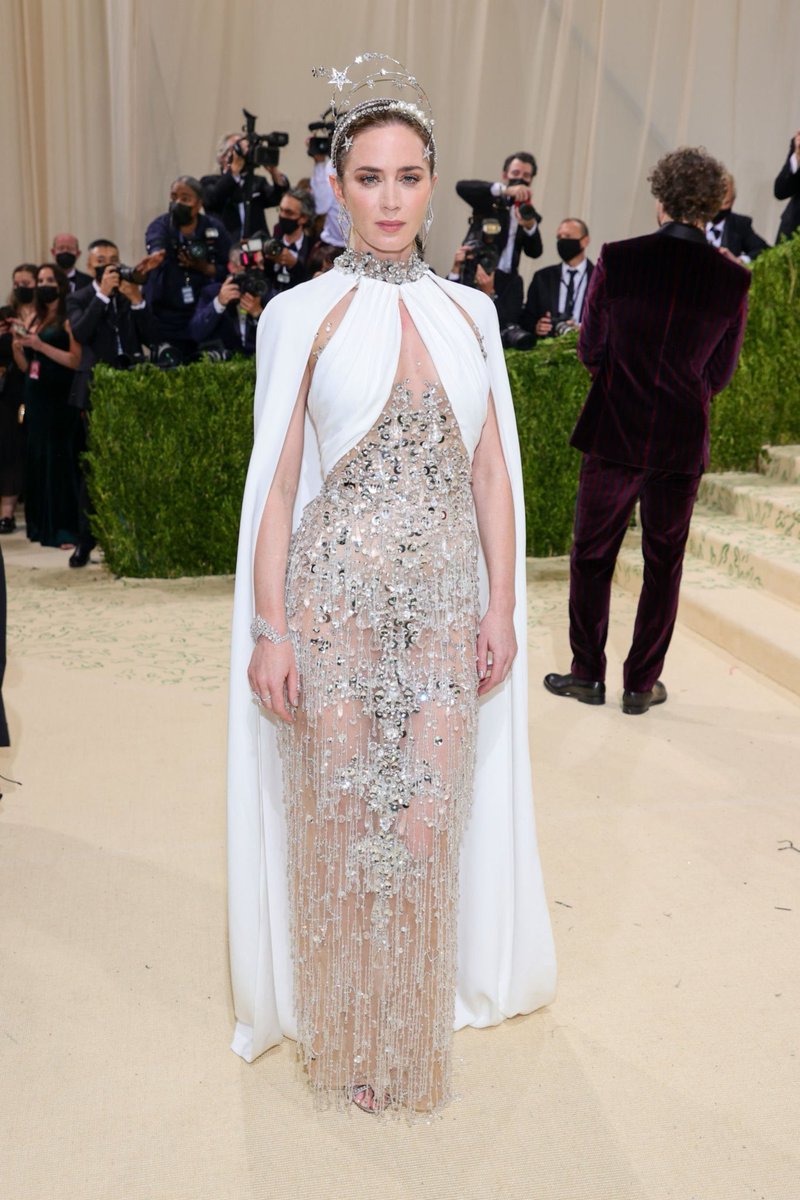 shana_vee's tweet photo. #MetGala https://t.co/CjGMf0SHDg