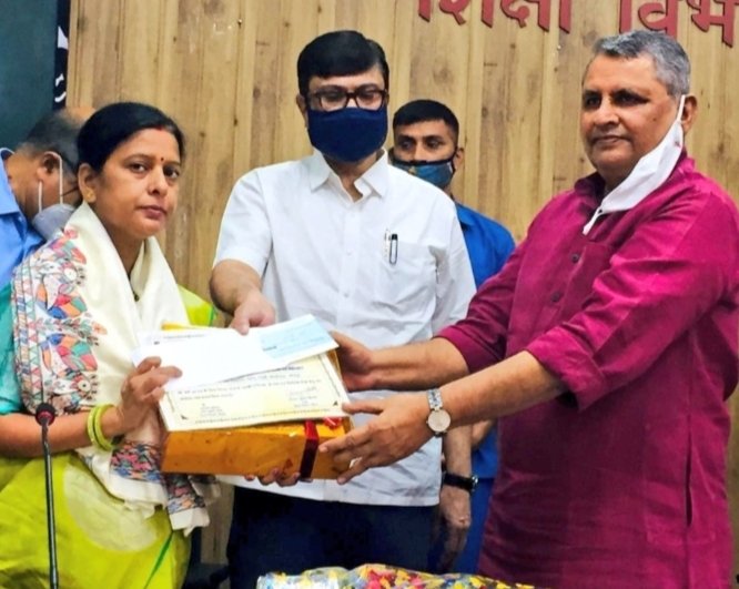 SumanSingh2019's tweet photo. @sanjayjavin
My most honourable
@sanjayjavin sir
Everyone has ones dream I too hve my dream to become worthy teacher of my state. Sir is it sin to hve a dream? Plz increase the seats as per every qualified candidate may join.
#issue_bstet19_80k_certificate
#increaseseats
🙏 🙏 https://t.co/tkWEh5UCyo