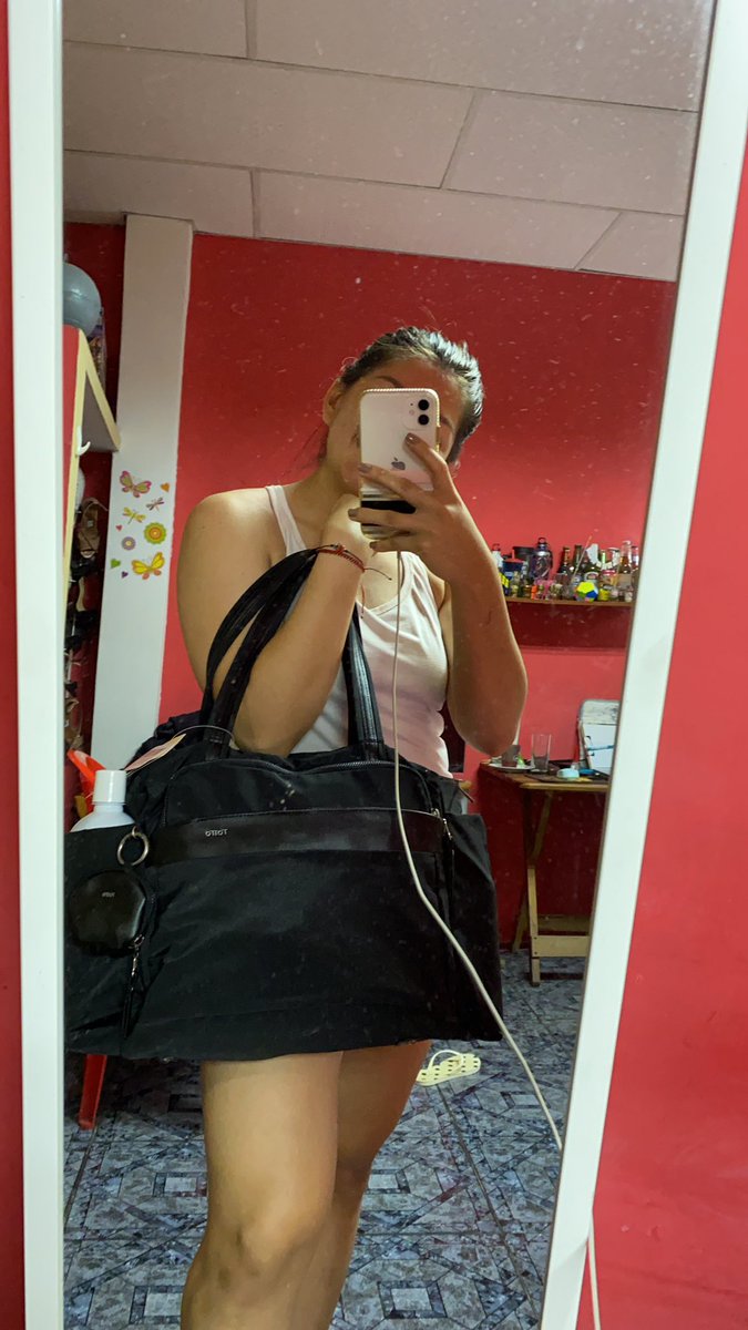 mafernandasm's tweet photo. Estoy súper emocionada con todos los multiproductos que compré para mi primera práctica de cosmiatría ♥️♥️♥️  

Pdta: Jeffsito me regaló un megabolso para llevar todo y hacer honor al flow ✨✨✨

Pdta 2: ya quiero que sea Sábado 🙊🥳 https://t.co/AOPcmUmqgc