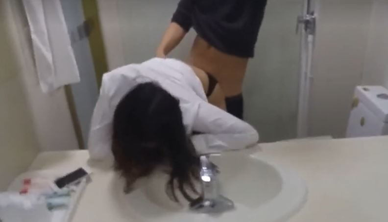 jyavscom's tweet photo. 妙齡女業務趕來滿足客戶需求! 但廁所不夠 還得帶回房裡繼續
完整版戳这里 https://t.co/tkTW63UTPM https://t.co/mezRKd7gKL