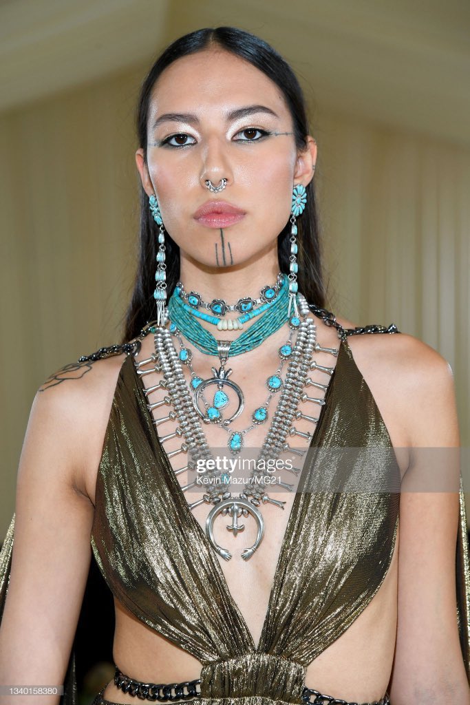 diva2OOO's tweet photo. quannah chasinghorse looks SO STUNNING i am in awe…. she absolutely understood the assignment #MetGala https://t.co/arJUIg6f5S