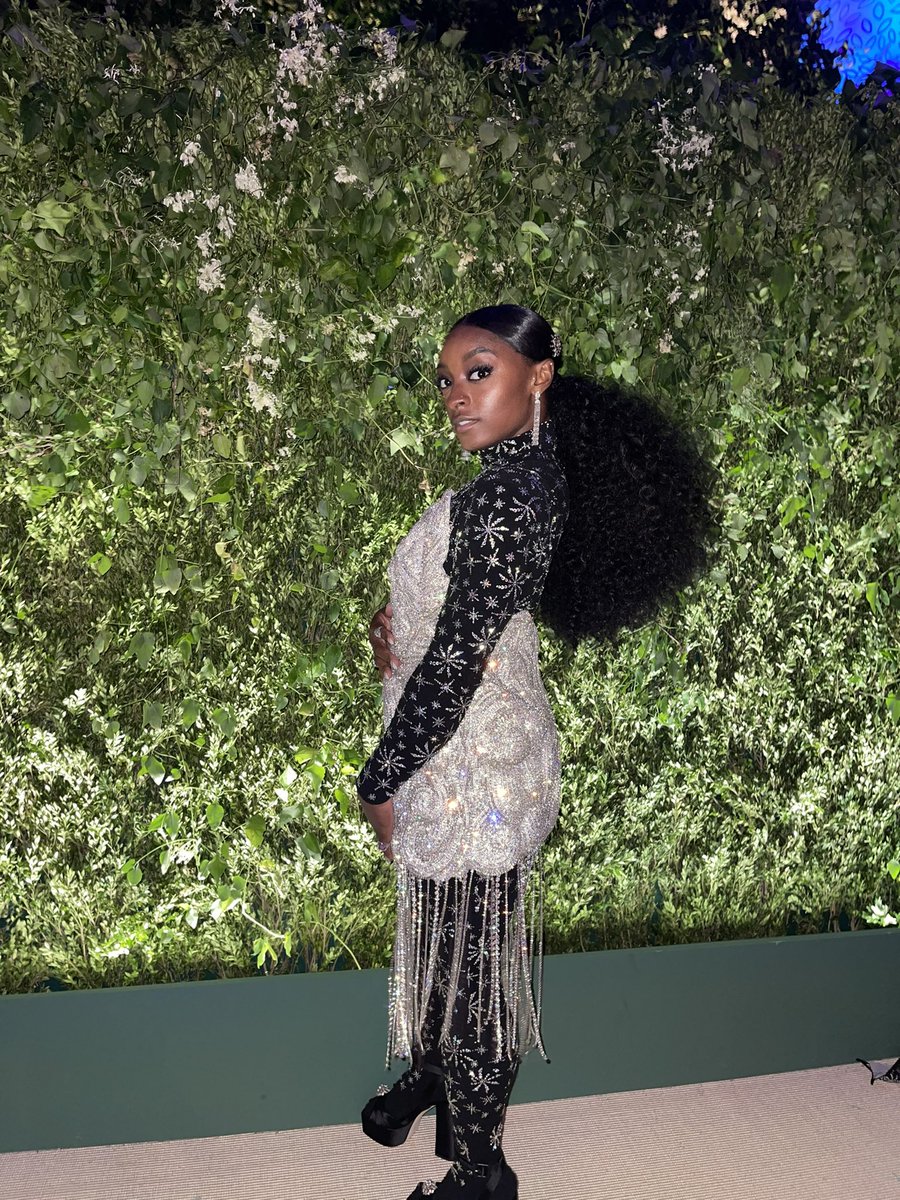 Simone_Biles's tweet photo. ✨✨✨ https://t.co/6qSVLyC645