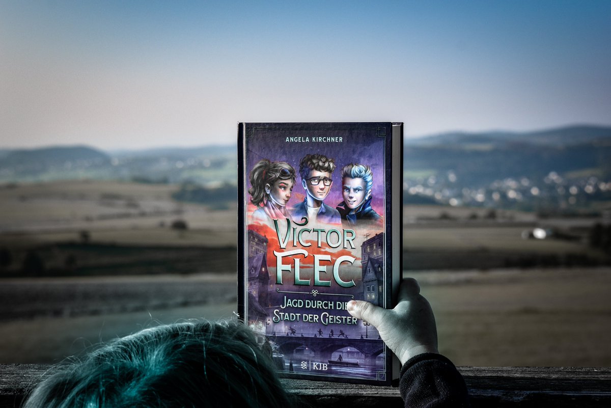 Ganz große Leseempfehlung für Victor Flec, das mich mit wunderbaren, kreativen Ideen, Spannungen, einer richtig guten Schreibe und so liebenswerten Charakteren absolut begeistern konnte.
nannisraeuberleben.de/2021/09/victor…