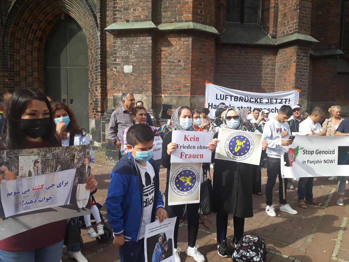 Eine Kundgebung am 11. September in Hannover. Solidarität mit Afghan*innen. miso-netzwerk.de/pinnwand/beitr…