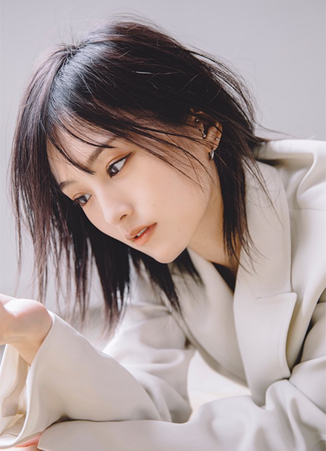 山本より姉 Harumi 06 メイク用品は知ってますが スキンケアはあったかな よく知らないです すみません 小顔マスクは男性も使われてるのは知ってます お役に立てずすみません Twitter