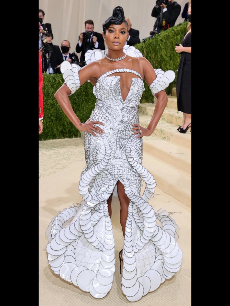 121amygallagher's tweet photo. My vote is in for Wish I Could See it in Person @itsgabrielleu 
#MetGala  #MetGala2021 https://t.co/FWUkHzRmM4