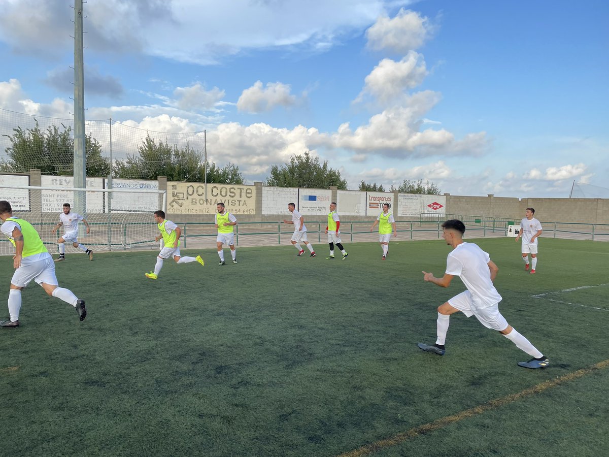 FCTarraco's tweet photo. 📢Diumenge va estrenar les samarretes d’escalfament patrocinades per #Servirepro el nostre amateur masculí abans del partit davant del @CEElCatllar.
Moltes gràcies per la confiança!
#GanesdeTarraco #SOMHINOIS #SOMHITARRACO #Tarragona #FCT #FCTarraco #Tarragoninament #Tgn https://t.co/aBaZoR5lt6