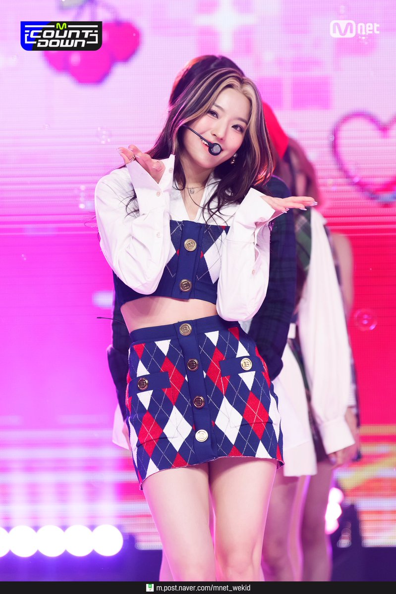 HappySaeromTH_'s tweet photo. ภาพแซรมจากรายการ MCOUNTDOWN ค่ะ
#프로미스나인  #fromis_9  #TalknTalk (1)

📸 https://t.co/OyEzcmwkUv https://t.co/30I8J29zfu