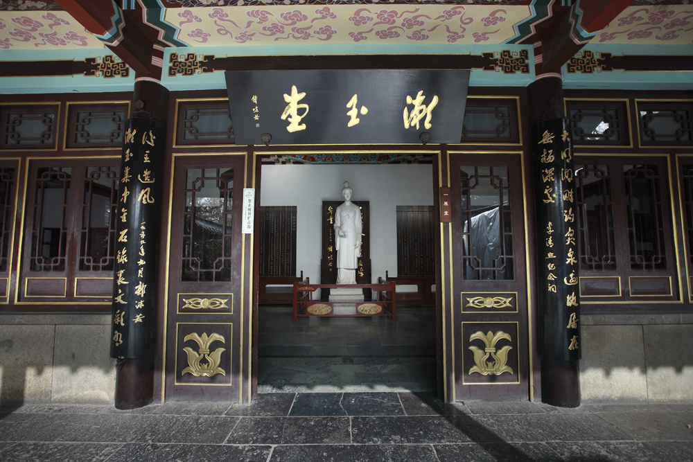 TouchShandong's tweet photo. Li Qingzhao Memorial Hall, located in Baotu Spring #Park in Jinan, China’s #Shandong province, is a typical imitation of the Song Dynasty in memory of Li Qingzhao, an outstanding #poetess in the Song Dynasty and known as the most #talentedwoman of all time. #travel #architecture https://t.co/R7CRImzYIZ