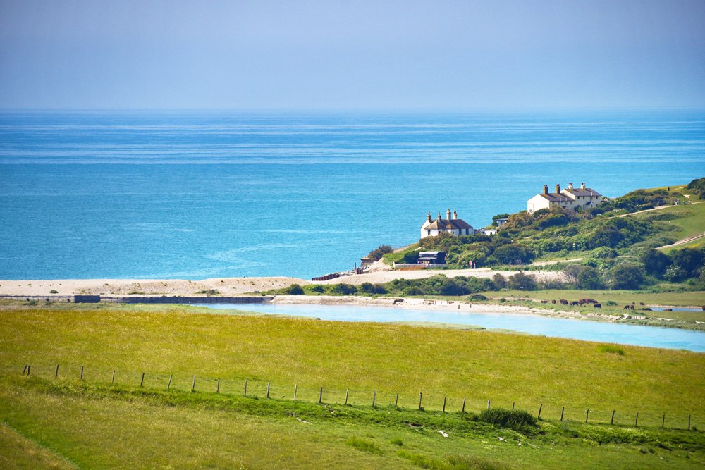 SudAngleterre's tweet photo. Dรฉcouvrez la magnifique vallรฉe de la Cuckmere entre Brighton et Eastbourne > https://t.co/2PwsRXVoPP
.
.
.
#DestinationAngleterre #CuckmereValley #SouthDownsNationalPark #EastSussex #LoveGreatBritain #VisitSouthEastEngland https://t.co/oz3gatBh8m