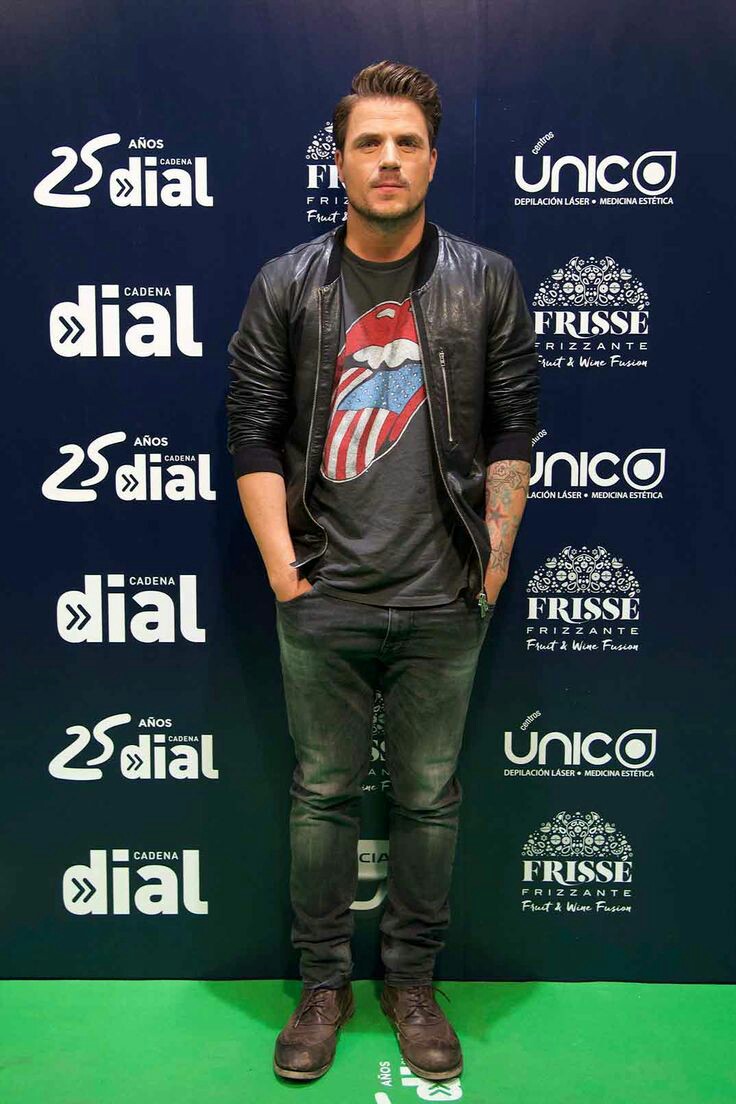DaniMartinVlc_'s tweet photo. «Interpretando a un hombre serio, aburrido y ya cansado de un papel que le impusieron» #MiTeatro https://t.co/R2i8c2xoLV