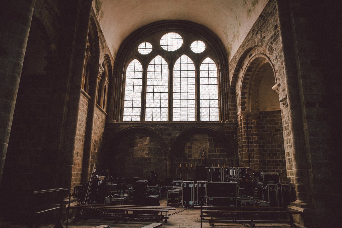 michaelcanitrot's tweet photo. Préparation du @monumental_tour  à l’Abbaye du Mont Saint-Michel ⚡️ RDV dimanche soir à 23h sur @C8TV et Facebook pour le découvrir !
#MonumentalTour #MontSaintMichel #JEP2021 https://t.co/wYuxZRxflo