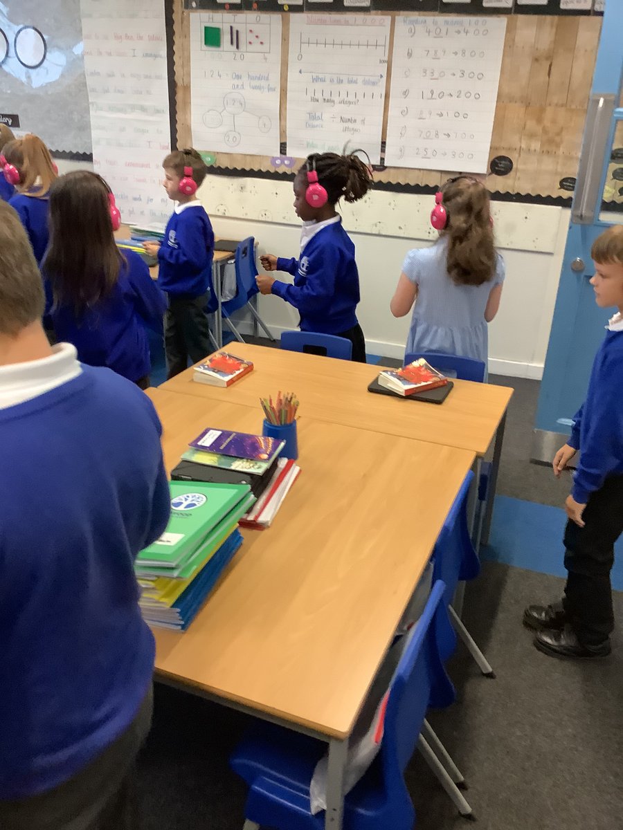 Ashwoodspencer4's tweet photo. To kick-start our History topic, Year 4 are experiencing the Anglo-Saxons using @nowpressplay to understand what Britain was like before the Normans. @satrust_ #ExpressiveCommunicators https://t.co/UN0prOhPEX