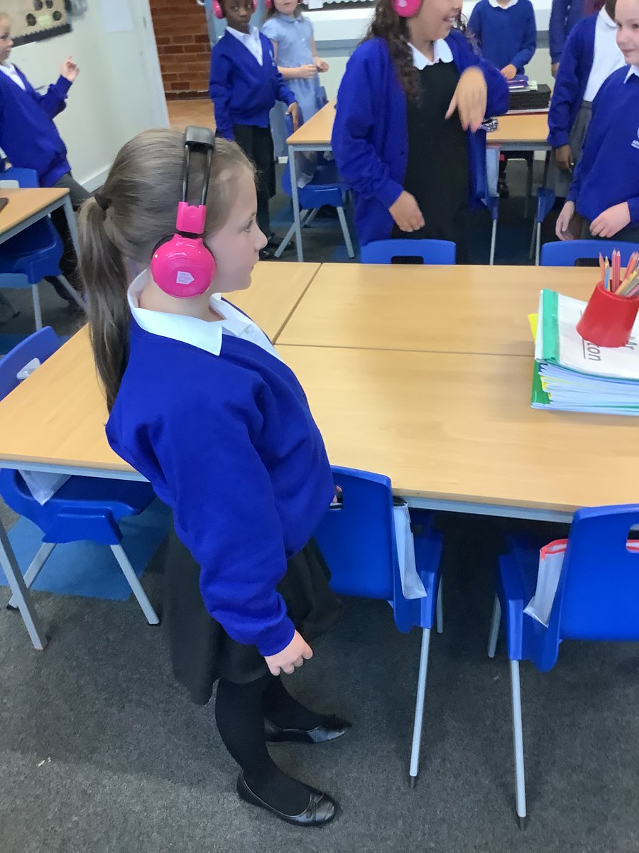 Ashwoodspencer4's tweet photo. To kick-start our History topic, Year 4 are experiencing the Anglo-Saxons using @nowpressplay to understand what Britain was like before the Normans. @satrust_ #ExpressiveCommunicators https://t.co/UN0prOhPEX