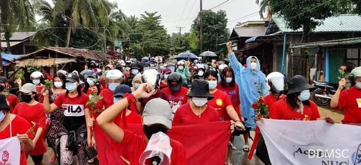 kay_aprilnyein's tweet photo. Activist women in Laung Lone Township, Dawei District marched and staged a rally "Rose coloured Women's Movement" and demaned on UN for the recognition of NUG government as official government.
#AcceptNUG_RejectMilitary
#Sep14Coup
#WhatsHappeningInMyanmar https://t.co/6k2sZqE4VO