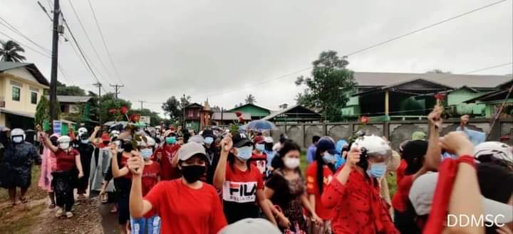 kay_aprilnyein's tweet photo. Activist women in Laung Lone Township, Dawei District marched and staged a rally "Rose coloured Women's Movement" and demaned on UN for the recognition of NUG government as official government.
#AcceptNUG_RejectMilitary
#Sep14Coup
#WhatsHappeningInMyanmar https://t.co/6k2sZqE4VO