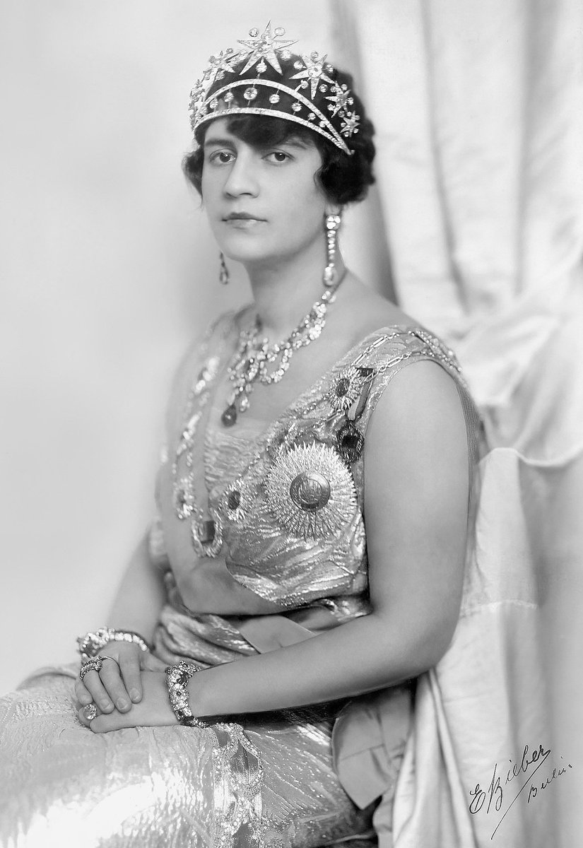 hey_zara's tweet image. Queen Soraya of Afghanistan - chic 1920s glamour! 🇦🇫 

#AfghanWomen #AfghanistanCulture #QueenSoraya #KingAmanullahKhan #DoNotTouchMyClothes #Afghanistan  #TalibanTerror