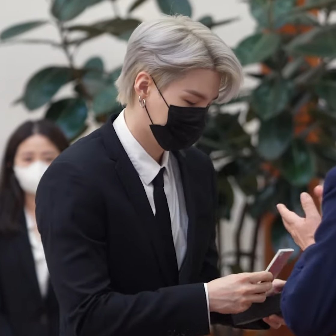 minspics's tweet photo. him https://t.co/0fKI2bt0dW