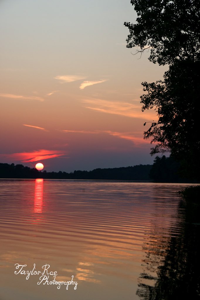 TayRayPhotos's tweet photo. Tomhannock Reservoir- Most recent sunset 📸 https://t.co/Wb5wmRu4fm