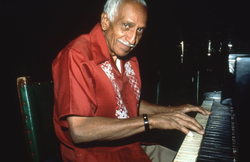DiscosCorason's tweet photo. Para conmemorar los 25 años del icónico álbum 'Buena Vista Social Club', transmisión especial de la entrevista a su productor Nick Gold.
⚠️25 de septiembre, 19 hrs. por nuestro canal de YouTube 👉https://t.co/N40K1Bglpk

#25BVSC #NickGold #Música #BuenaVistaSocialClub https://t.co/eIh1DqY7JH