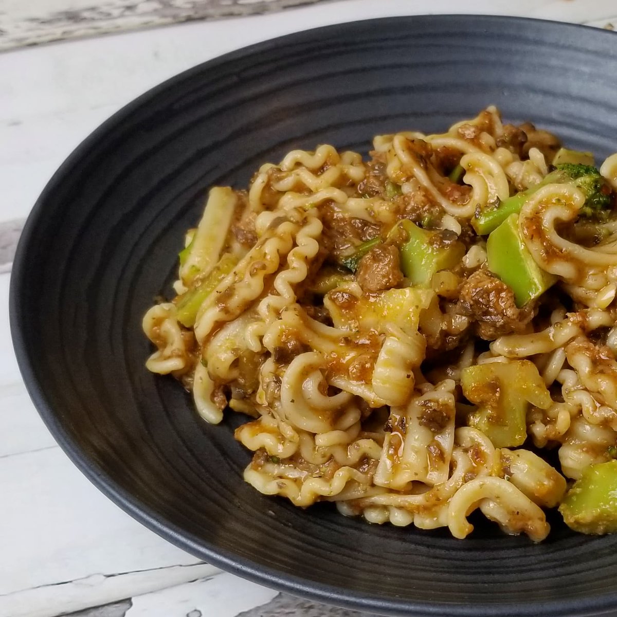 sauteslut's tweet photo. Cascatelli pasta with mushroom bolognese and broccoli. Inspiration from Marcella Hazan, RIP

#cheflife #vegan #veganfood #vegano #cibovegano https://t.co/awjxqCQD7U