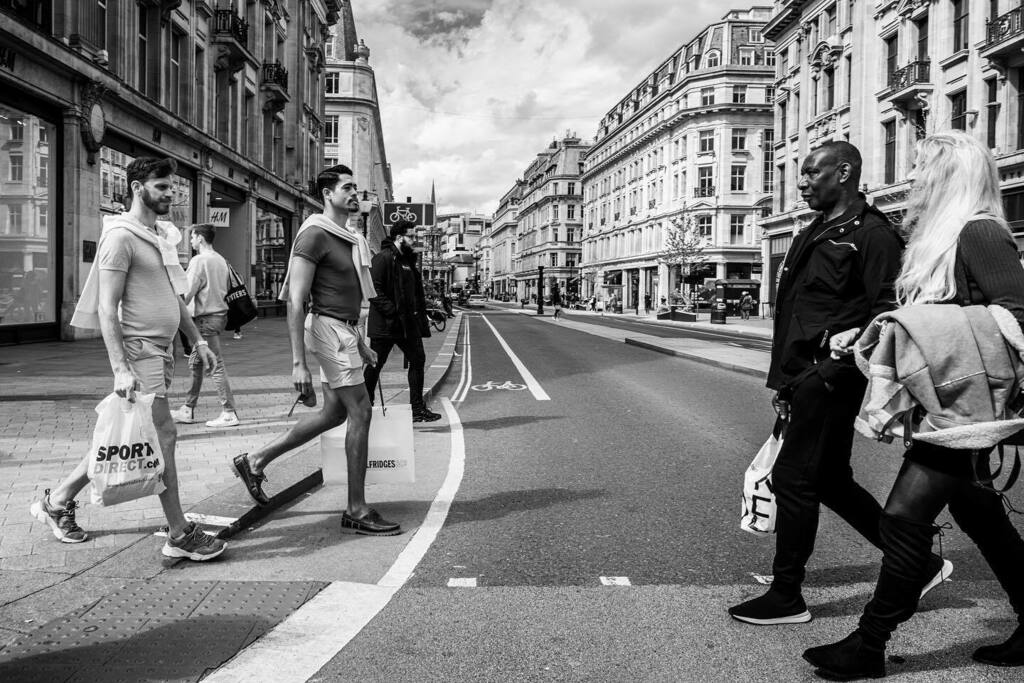 enzus's tweet photo. That look
.
.
.
.
#humansoflondon #instablackandwhite #ig_shotz_bw #SPiCollective #thestreetphotographyhub #eyeshotmag #burnmagazine #streetizm #dpsp_street #streetphotography #street_photo_club #ig_street #ig_streetclub #ig_streetphotography #storyofthestreet #life_is_stree… https://t.co/hK1IlKYTYW