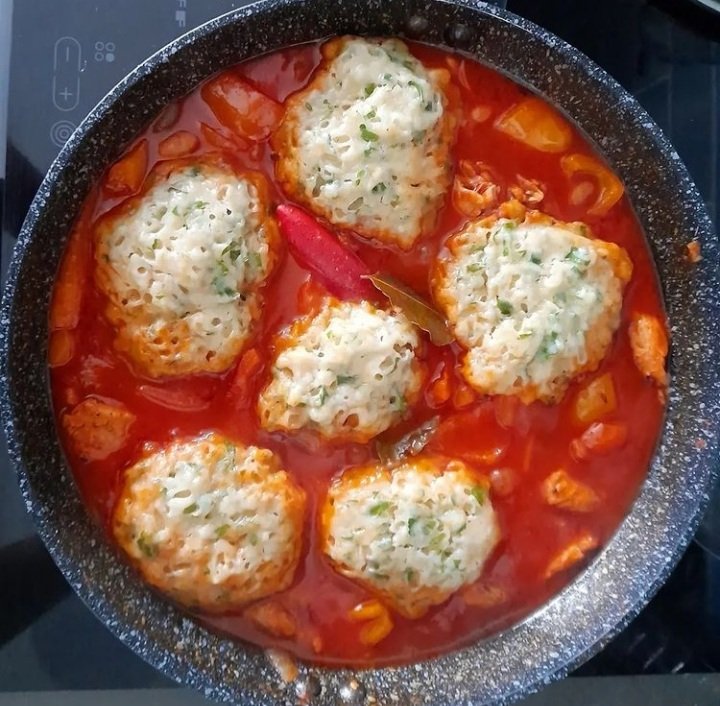 NarrowEscapesx's tweet photo. Showcasing some dishes made by @yyeschef 
Moroccan Feast 
Shepherds Pie 
Goulash &amp; Dumplings 
Mushroom Wellington 
#GoVegan https://t.co/HLbIsR6CPu