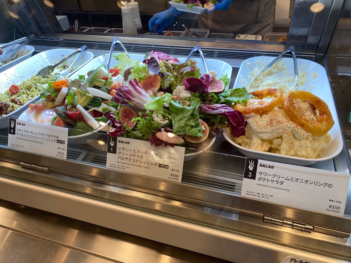 りっつ 久々にまともな外食すると ひとりでは食べない味にたくさん出会えて嬉しい 家でサラダ食べる時オリーブオイルと塩とバルサミコしかかけないから時々食すドレッシングがおいしくて感動する バルサミコだけど カッテージチーズとイチジク優勝