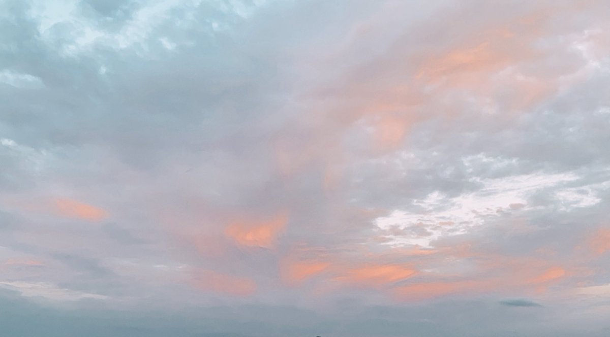 h____srs2's tweet photo. ☁️🌏🤍 https://t.co/9zy5rUQ4Om