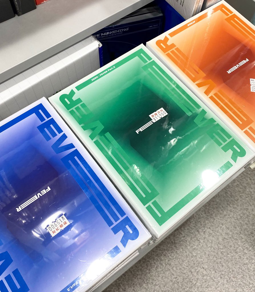 ct_record_'s tweet photo. #에이티즈 #ATEEZ - ZERO : FEVER Part.3 입고 되었습니다 ! 💙💚🧡 포스터 도 같이 증정 해드려요 ! 
문의 / 예약은 프로필 카카오톡 아이디로 연락주세요 :) https://t.co/lfEuV1Q2OT