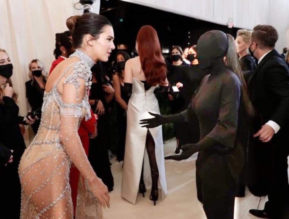 Kendall: “Lu ga pengap?”