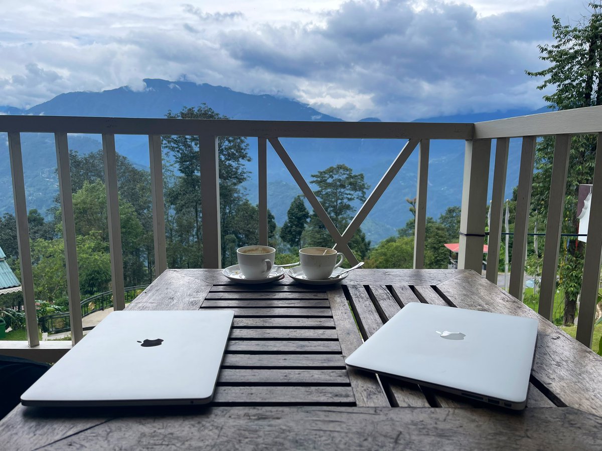 #WorkfromMountains looks like this 😊
Good Morning from #Pelling #Sikkim 
Serene views, clear skies & Clean air 😇 - a workcation as we call it 🏔 
#DekhoApnaDesh