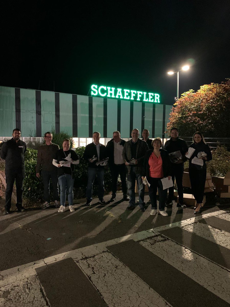 MarcSpeicher's tweet photo. Wir wollen im Saarland Modellregion für ein klimaneutrales Industrieland sein. Heute ist #Industrieaktionstag von @cdu_saar und #CDASaar flächendeckend vor den Werkstoren. Wir werben seit 04.30 Uhr für Auto &amp; Stahl Made in Saarland auch in Zukunft! #teamSaarland #wegenmorgen https://t.co/JfpupwfJNQ