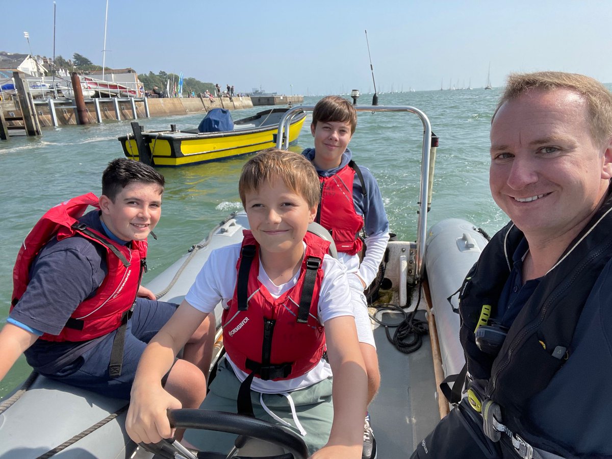 3rdChalkwellBay's tweet photo. We didn’t manage to get afloat this weekend, so here’s a throwback to the past few weekends #SeaScouting in #OldLeigh, learning new #SkillsForLife with the @RYA in #Sailing and #Powerboating. https://t.co/G7zBzPOTDl
