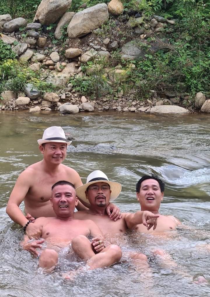 Bốn anh đã từng với 2 anh...