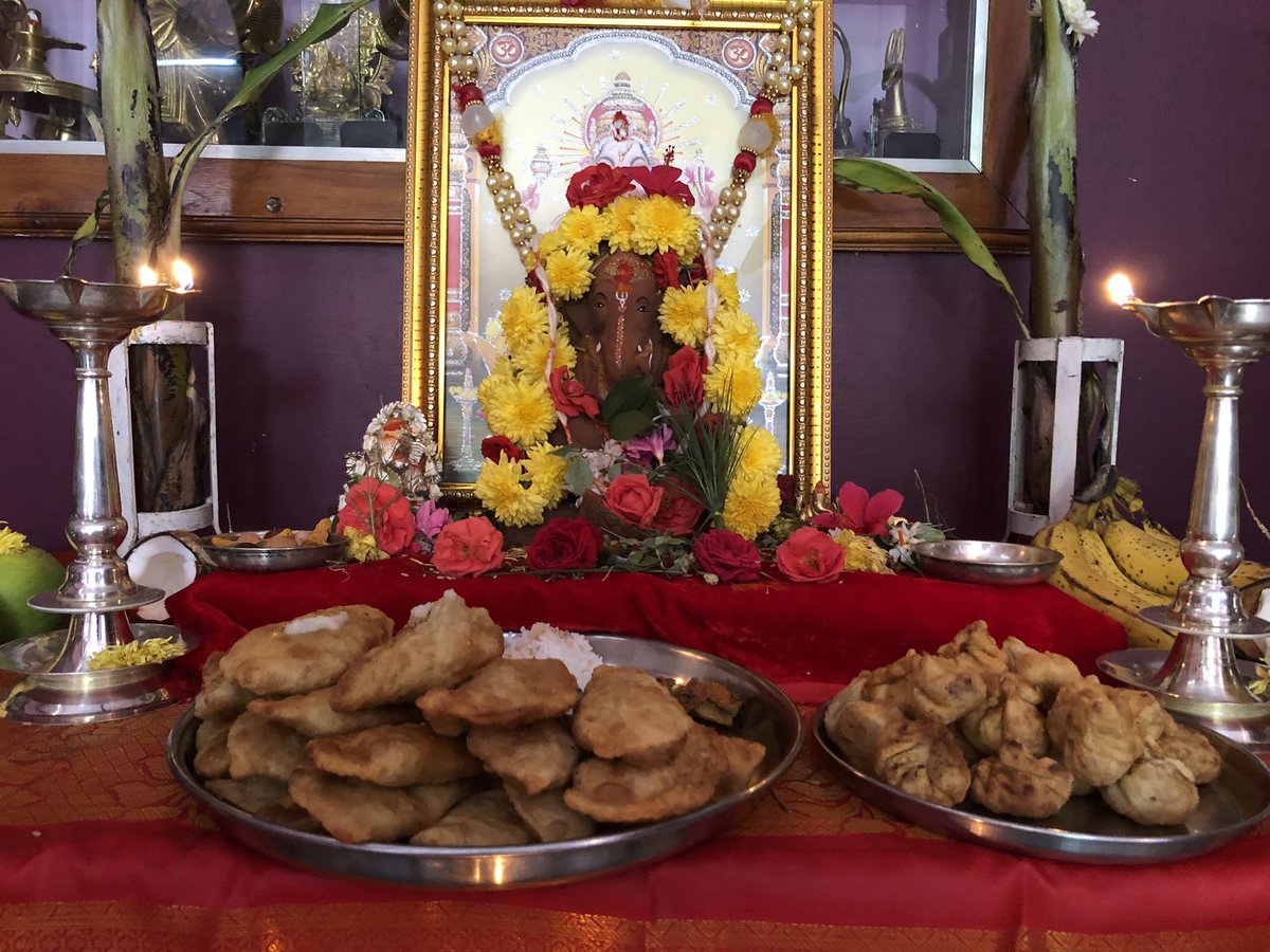 ವಕ್ರತುಂಡ ಮಹಾಕಾಯ |
ಸೂರ್ಯಕೋಟಿ ಸಮಪ್ರಭ ||
ನಿರ್ವಿಘ್ನಂ ಕುರುಮೇ ದೇವ |
ಸರ್ವಕಾರ್ಯೇಷು ಸರ್ವದಾ ||

ಸರ್ವರಿಗೂ ಶ್ರೀ ಗಣೇಶ ಹಬ್ಬದ ಹಾರ್ದಿಕ ಶುಭಾಶಯಗಳು.

#GaneshChaturthi 
#Ganeshotsav2020