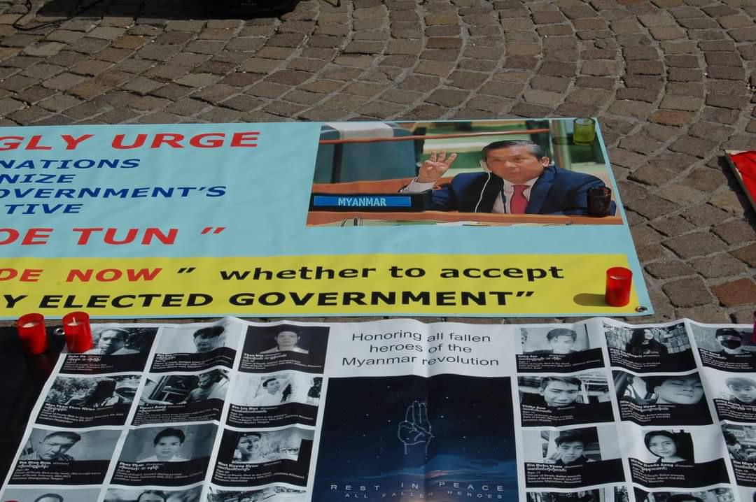 Burmese citizens in Germany rallied at a landmark in Frankfurt to show their support for @KyawTun62907405 against the Terrorist Military Council. #UN_NoProcrastination #KyawMoeTunRepresentsMyanmar #WhatsHappeningInMyanmar #Sep14Coup