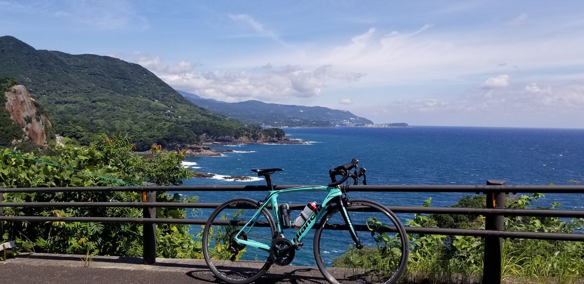 32Mitsumax's tweet photo. 横浜から伊豆急下田まで走ったんだけど静岡県と言うか伊豆半島がツラいんです。貧脚MAXです…135号と109号のアップダウンがキツかったって言ったら笑われた。キツいんだって😢
#いつかは伊豆イチ
#ロードバイク初心者
#帰りは輪行
#国道135号
#��平洋岸自転車道路 https://t.co/6jzGpu2Aju