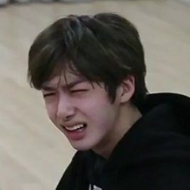 Mehwish288's tweet photo. @coldplay @bts_bighit @BTS_twt Megan seeing armies saying coldplay's collab century of the year : https://t.co/Ox9thYoypI
