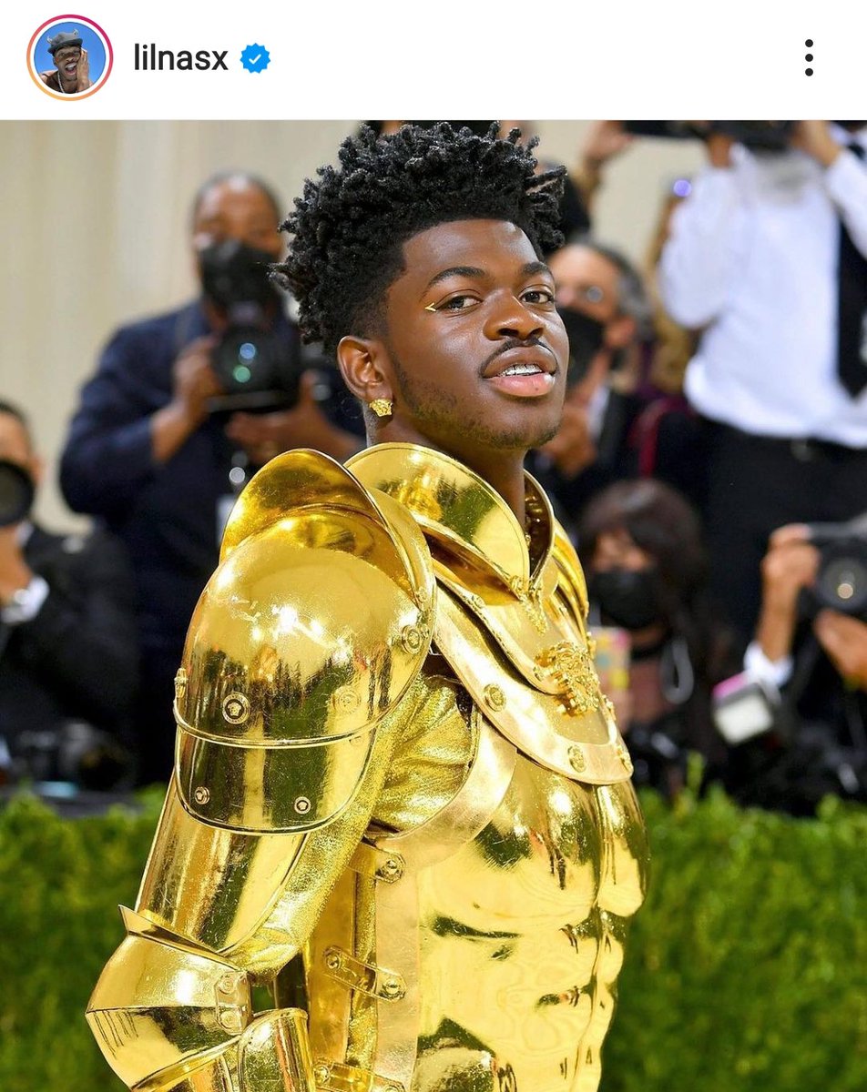 CULT_NAILS's tweet image. Men with metallic nails 👀 Lots of knight in armor and chainmail at the Met Gala this year (apocalypse themes) 🗡️⚡