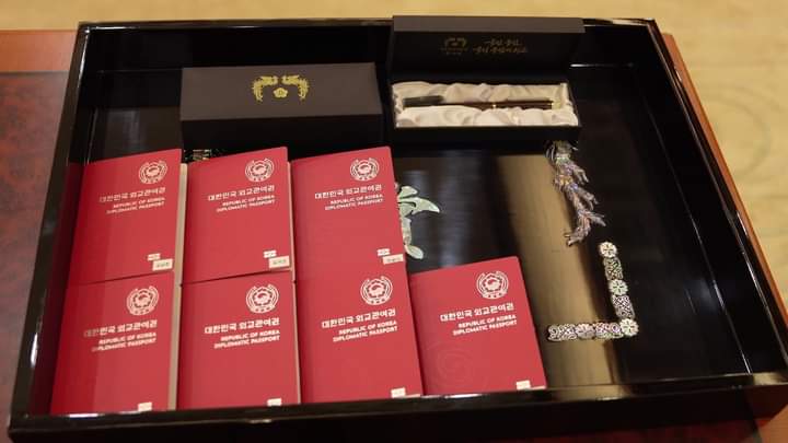 Kimarmy97727576's tweet photo. BTS Only artist in Korean history who has received 3 national awards;  Order of Cultural Merit, Plaque of Appreciation and the Van Fleet Award and now special presidential envoy, truly Korea’s pride 🇰🇷 
 #BTS #방탄소년단 #SpecialPresidentialEnvoys #BTSARMY #Got_ARMY_Behind_Us https://t.co/1lteCpn259