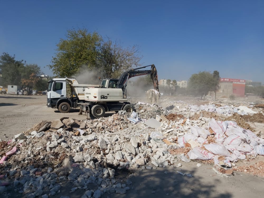 sanliurfabld's tweet photo. Çevre ve görüntü kirliliğine sebep olan, hafriyat temizlik çalışmalarımız devam ediyor🚧

📍Eski Sanayi Bölgesi https://t.co/eJJMheKgJo