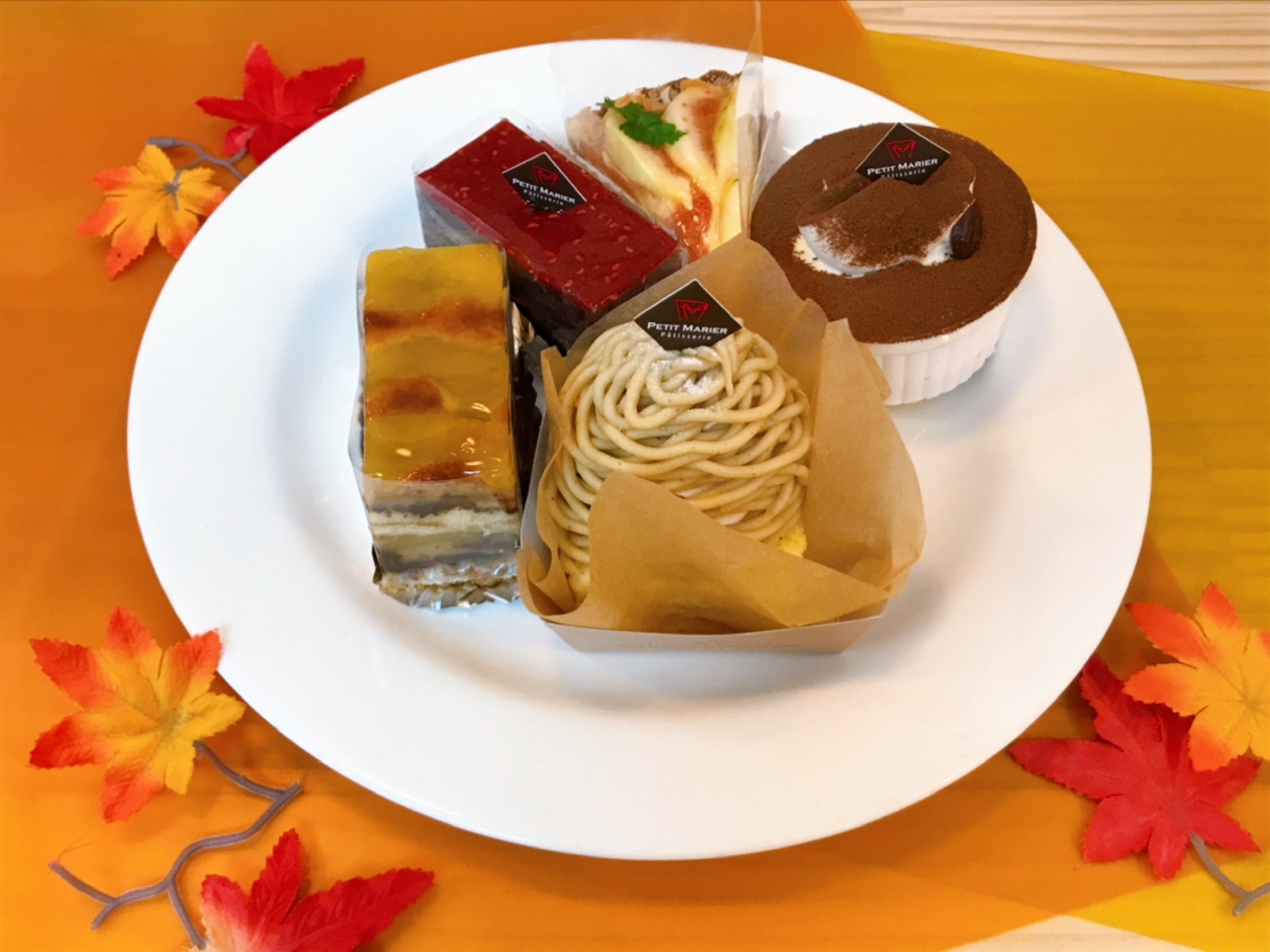 プティ マリエ 幕張本郷本店 幕張トランジット 秋色スイーツいかがですか 秋限定商品 続々発売中です ご来店お待ちしております プティマリエ プティ マリエ ケーキ屋 スイーツ デザート 秋 秋色 和栗 モンブラン りんごのケーキ